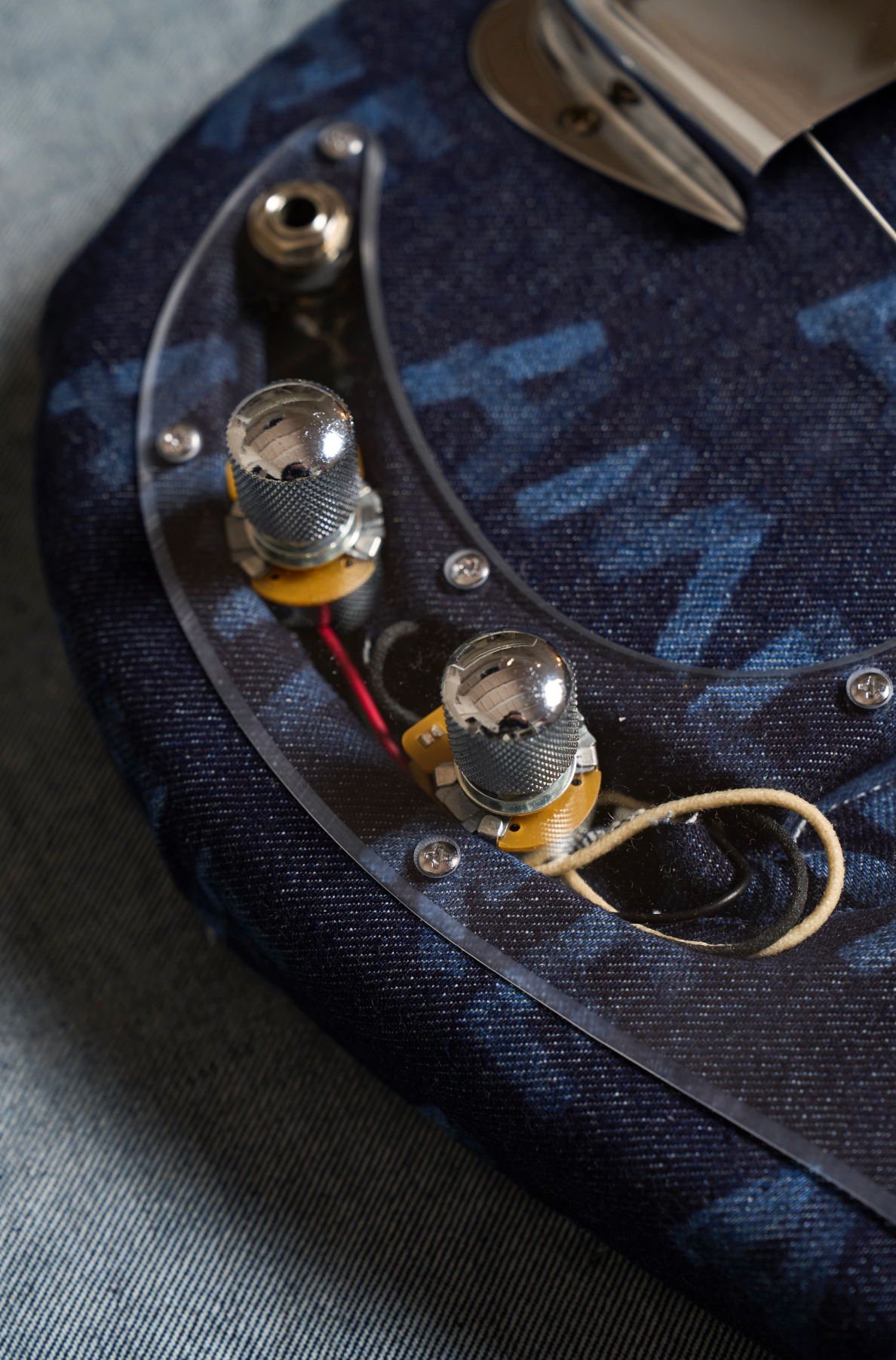 Bass "AMORE AMORE" - Denim Custom by ARCHIVE DNZ