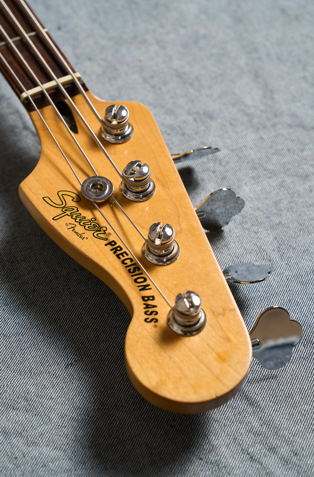 Bass "AMORE AMORE" - Denim Custom by ARCHIVE DNZ