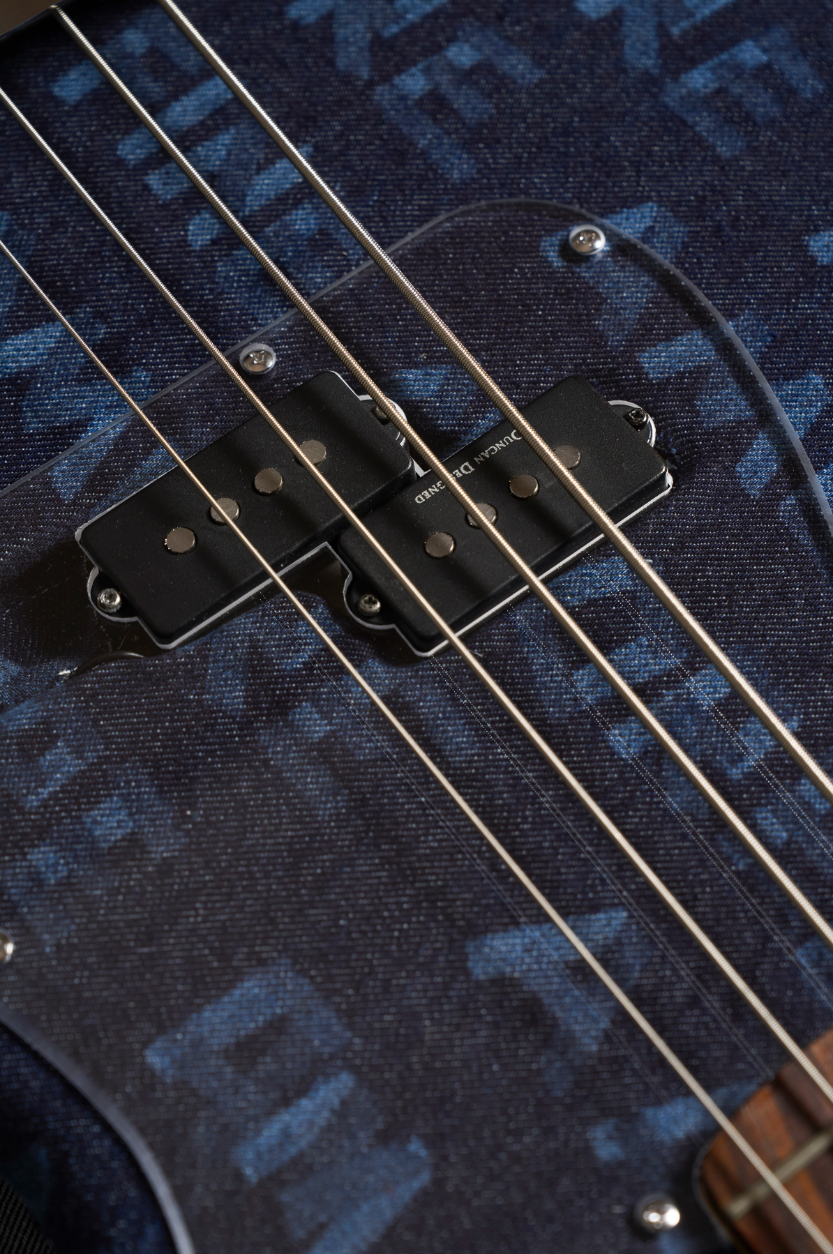 Bass "AMORE AMORE" - Denim Custom by ARCHIVE DNZ