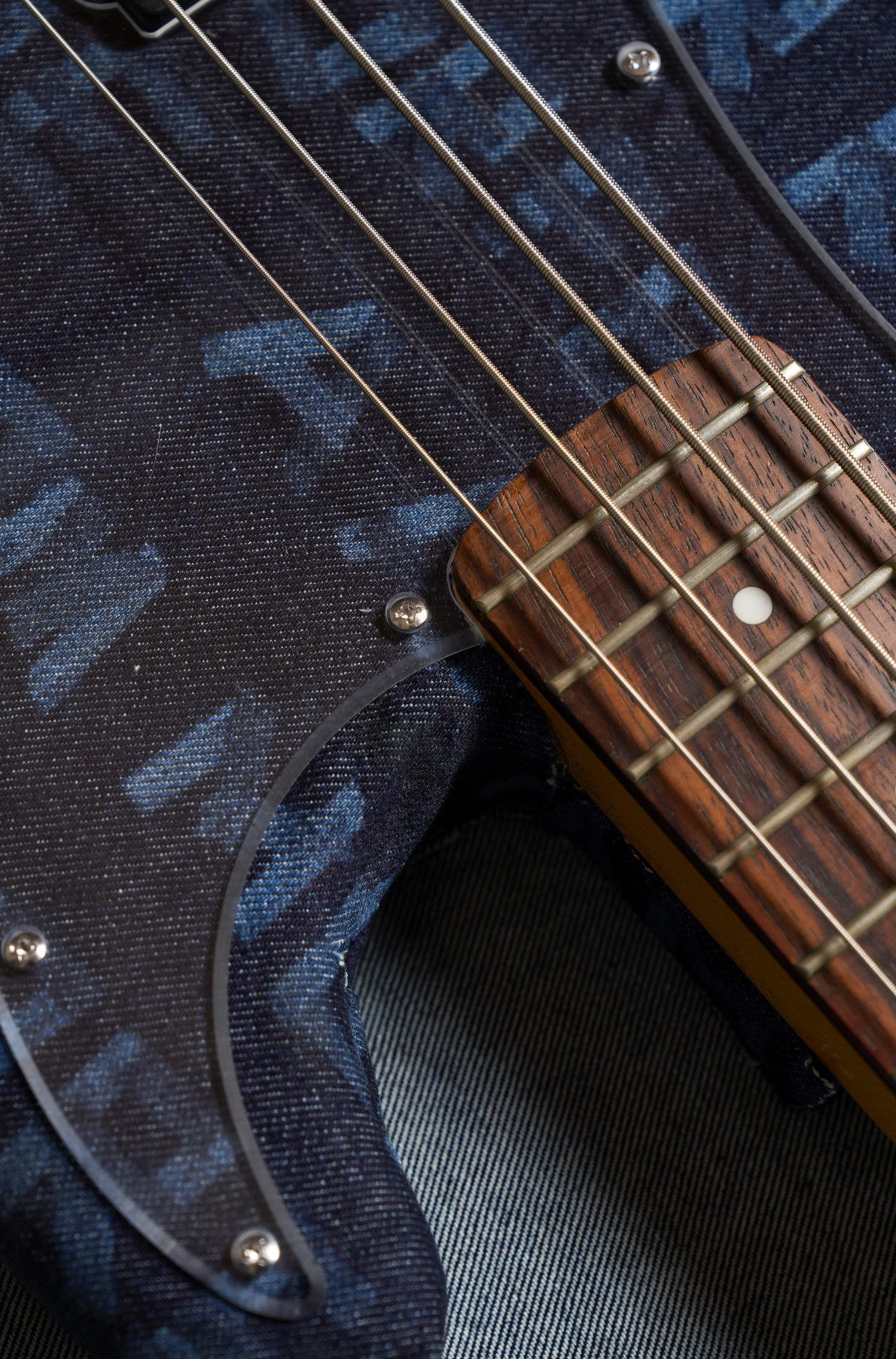 Bass "AMORE AMORE" - Denim Custom by ARCHIVE DNZ